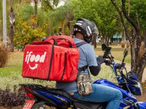 iFood faz parcerias para incentivar o uso de motos elétricas por entregadores 1