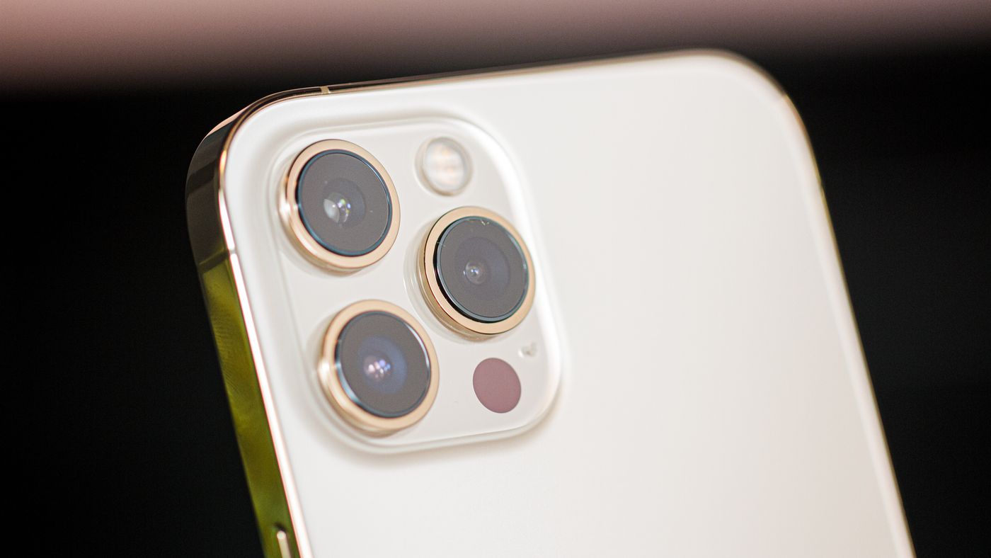 Suposta capote para iPhone 13 revela módulo de câmera enorme 2