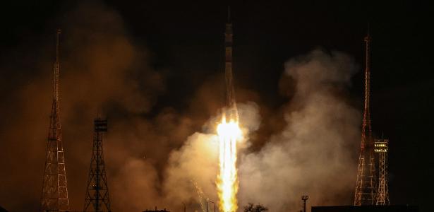 Rússia manda Soyuz vazia para resgatar astronautas 3